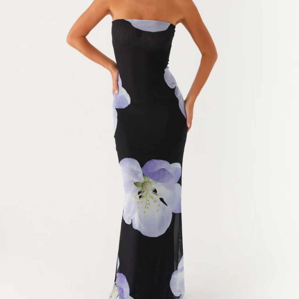 Elegant Black Floral Strapless Dress